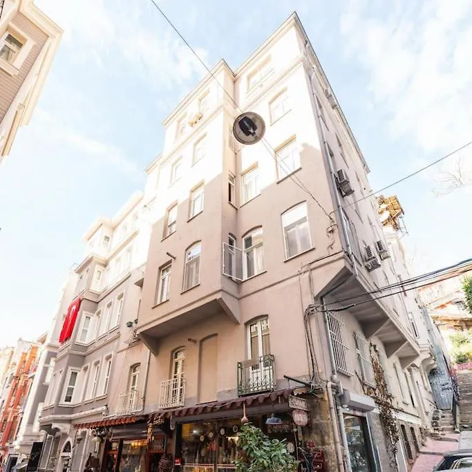 Istiklal Yakininda Yenilenmis Daire İstanbul